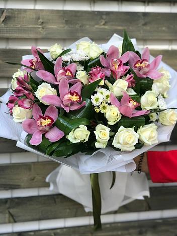 Букет цветов из: Розы и Хризантемы в Семенково