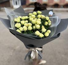 Букет Белые кустовые розы Солинеро в Семенково